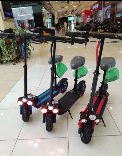 اسکوتر صندلی دار